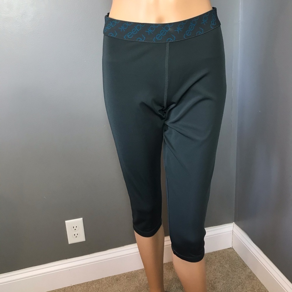 Reebok PlayDry Women’s Capri Leggings – Gray, Size Medium